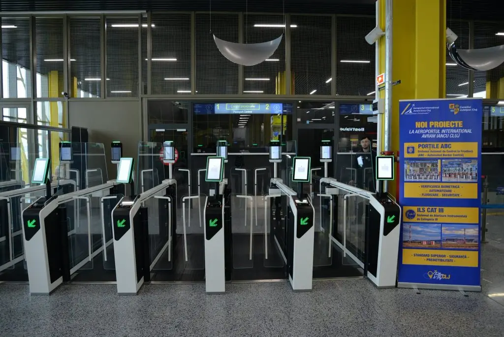 Aeroportul Cluj-Napoca introduce porți automate pentru controlul de frontieră