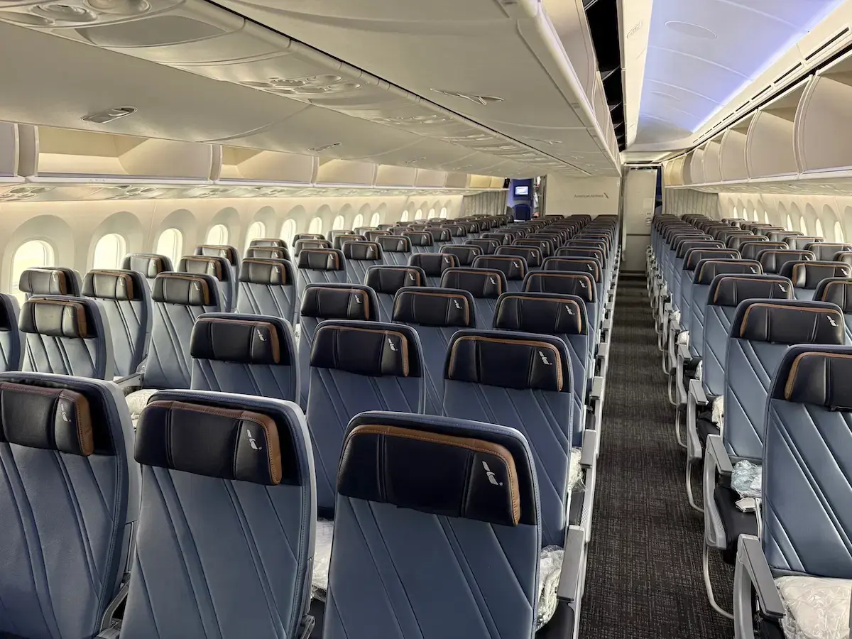 Citi și American Airlines anunță modificări majore la cardurile AAdvantage