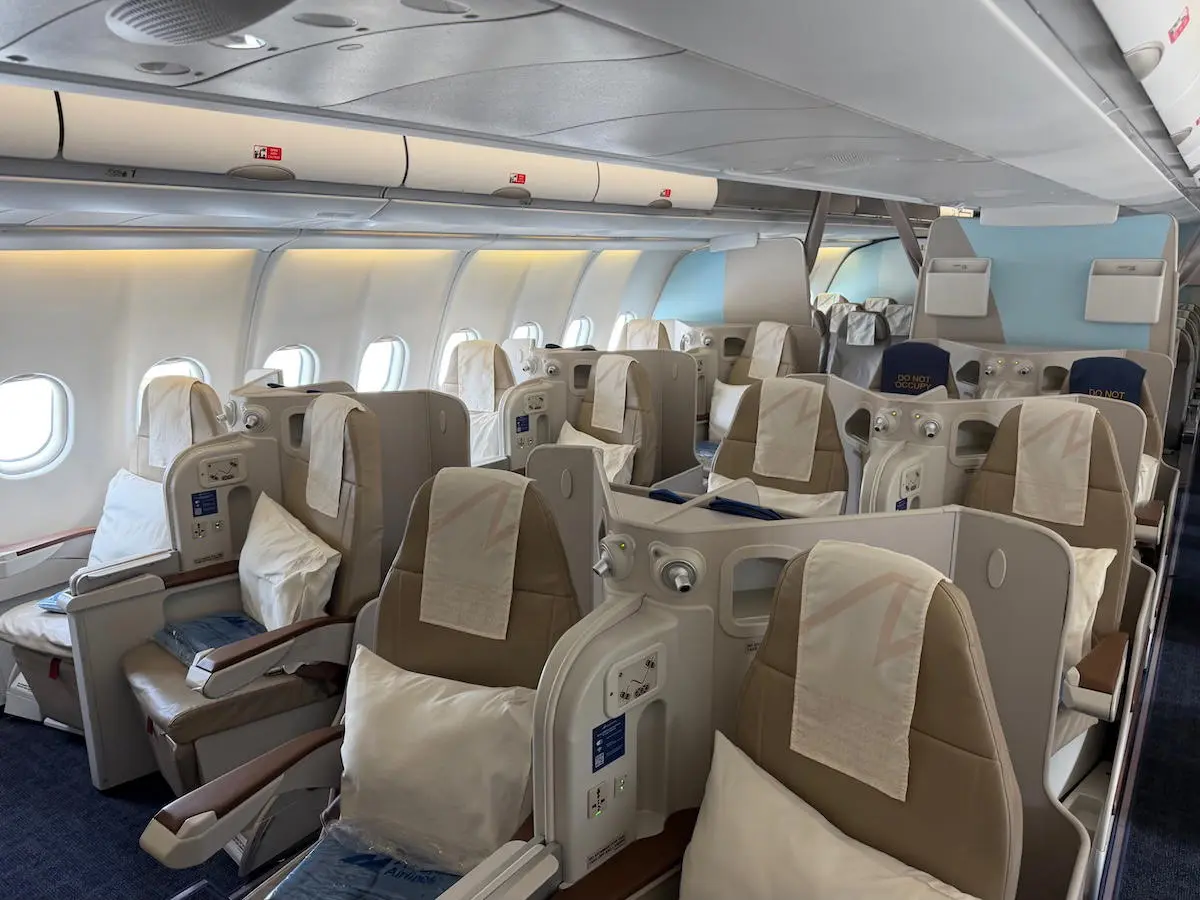 Clasa afacerilor Philippine Airlines pe A330: serviciu excelent, dar scaune vechi