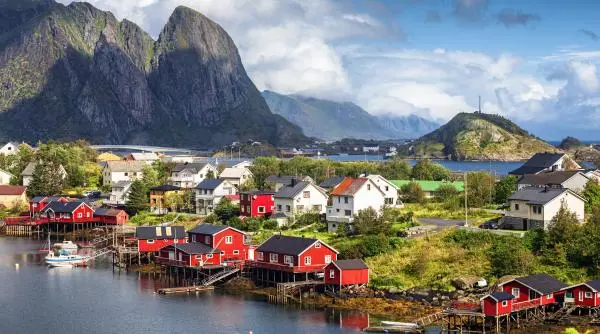 Norvegia îl ia peste picior pe Donald Trump cu cele mai spectaculoase toalete din lume
