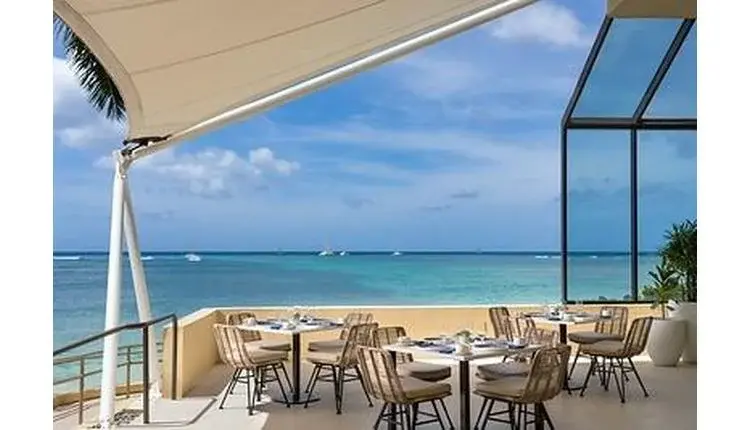 Sheraton Waikiki lansează restaurantul oceanic Hinahina cu vedere la mare