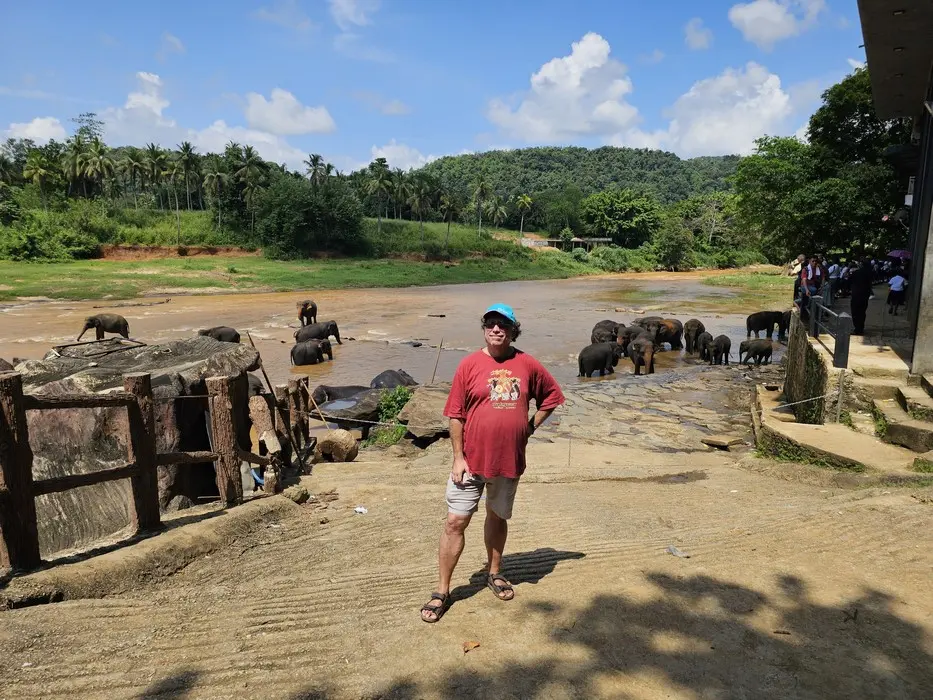 Sri Lanka: Întoarcere în paradisul asiatic și spectacolul elefanților la scăldat
