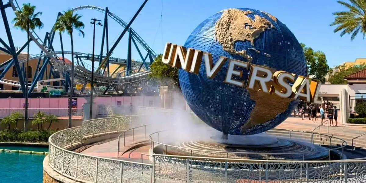 Universal Orlando tocmai a făcut o rezervare deschisă pentru experiența de Crăciun Oaspeții așteaptă întregi